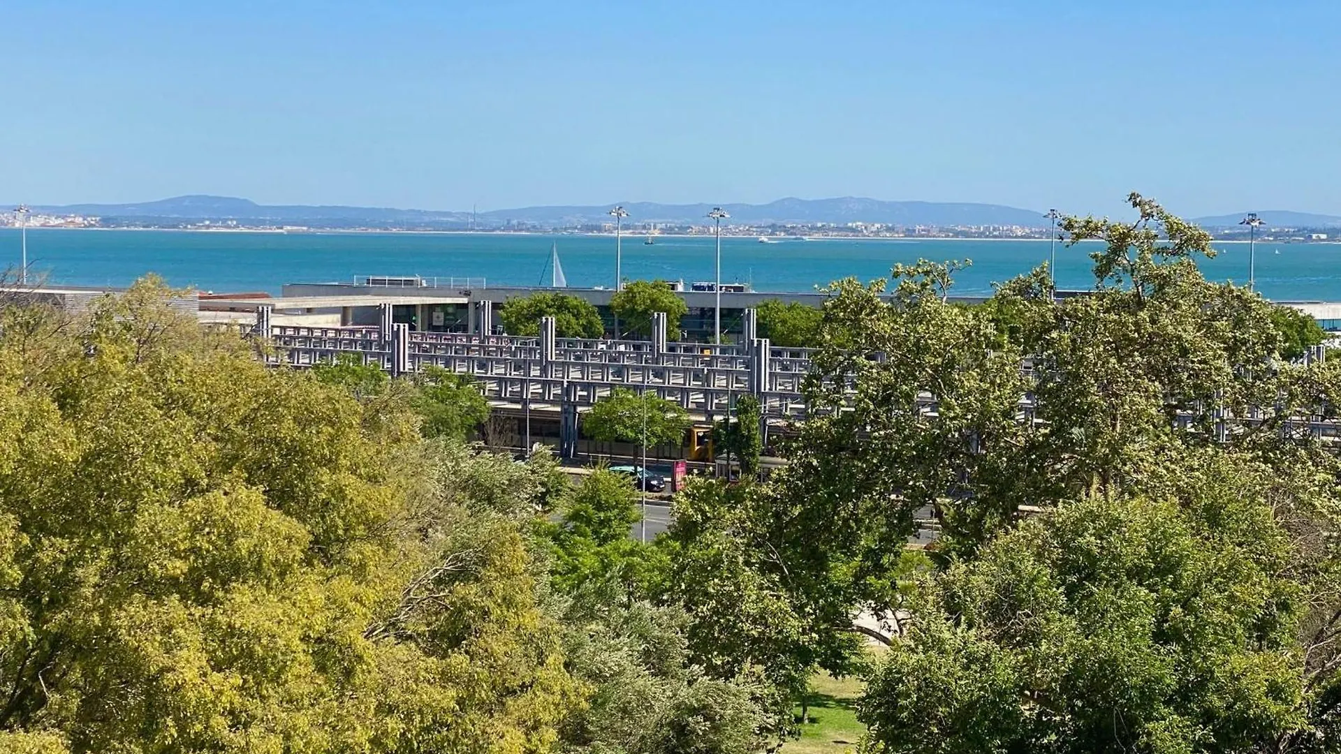 Ribeira Garden 2Bdr Apartment By Lovelystay Lisbon
